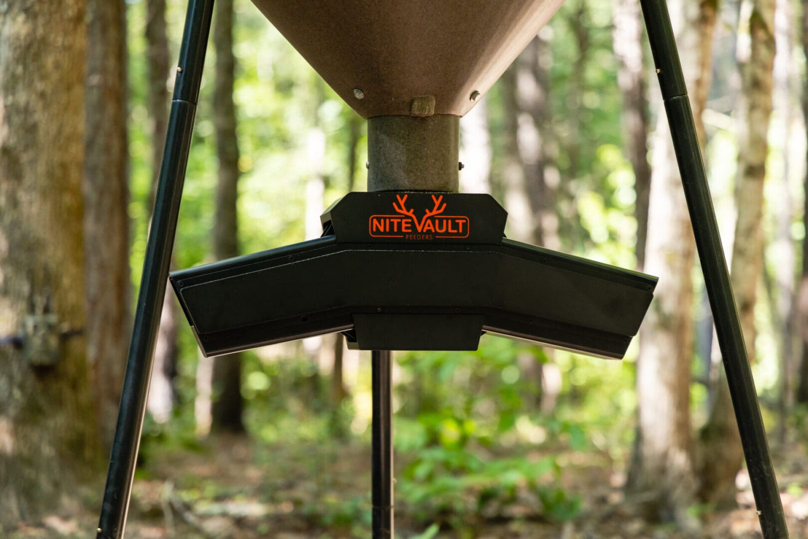 thumbnail image 2 of Nite Vault Gravity Deer Feeder – Daytime-Only Feeding System To Keep Nocturnal Animals Out 2 of 12
